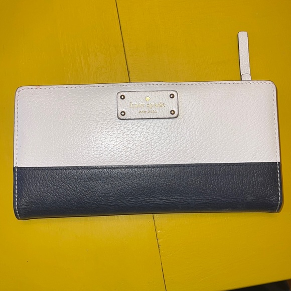 Kate Spade Bifold Wallet - Picture 1 of 7
